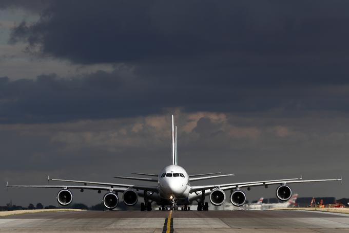 Letalo, pristanek | Foto: Reuters