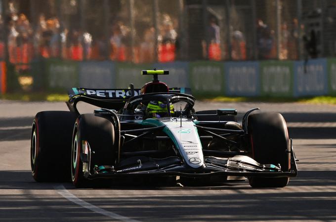 Lewis Hamilton bo šele v šesti štartni vrsti. | Foto: Reuters