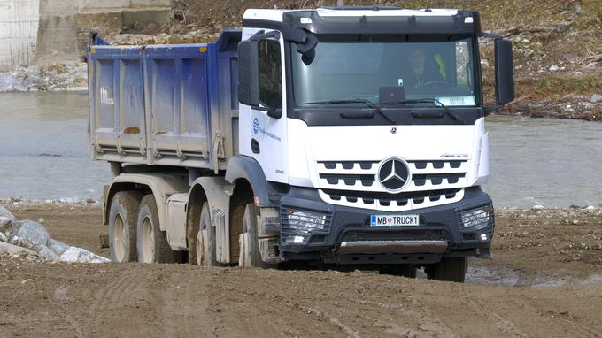 Ljubno poplave tovornjak | Foto: Gregor Pavšič