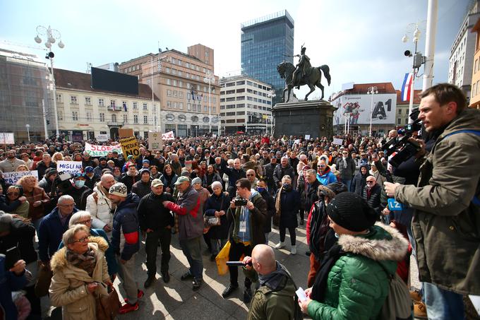 Protestnih shodov v Zagrebu (na fotografiji), Dubrovniku, Splitu, Šibeniku in Osijeku se je udeležilo več tisoč ljudi. | Foto: Reuters