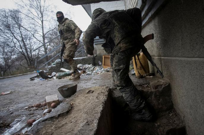 Ukrajina | Ukrajinske vojake so mučili, jim grozili in jim dali komaj kaj hrane.   | Foto Reuters