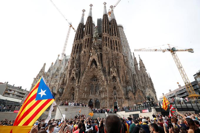 Protestniki so blokirali tudi vhode v eno največjih barcelonskih znamenitosti cerkev Sagrada Familia. | Foto: Reuters