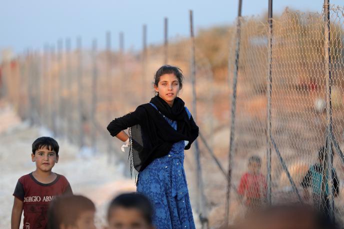 Sirski begunci v provinci Idlib | Med sirskimi begunci, ki bežijo pred spopadi in nasiljem, so tudi številni otroci in mladoletniki. | Foto Reuters