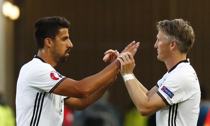 Sina Tunizijca in Nemke je na igrišču zamenjal nogometaš Manchester Uniteda Bastian Schweinsteiger. | Foto: Reuters