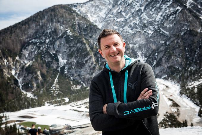 Tiskovni predstavnik Smučarske zveze Slovenije in OK Planica Tomi Trbovc pričakuje rekordno število predstavnikov poljskih medijev in navijačev. Njihov ljubljenec Kamil Stoch je povsem blizu velikemu kristalnemu globusu. | Foto: Vid Ponikvar