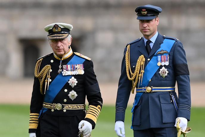Kralj Karel III. in princ William | Danes 74-letni Charles je v sedemdesetih letih prejšnjega stoletja še kot prestolonaslednik ustanovil poseben sklad, s katerim je po navedbah francoske tiskovne agencije AFP do leta 2020 pomagal milijonu mladih, starih od 11 do 30 let, iz neprivilegiranih okolij. | Foto Guliverimage