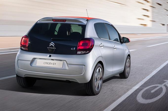 Nobena od znamk francoskega avtomobilskega koncerna PSA Peugeot Citroën v Sloveniji ne ponuja svojega mestnega malčka. Povpraševanje po teh je v Sloveniji majhno, v oči pa bode tudi majhna cenovna razlika v primerjavi z dimenzijsko večjimi modeli, kot sta peugeot 208 in citroën C3. V Avstriji avtomobil, kot je citroën C1, stane od devet tisoč evrov naprej, kar je 1.500 evrov manj od najcenejše različice modela C3. | Foto: 