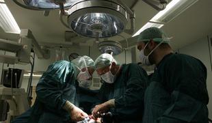 Na Otoku več sto bolnikom operirali napačen del telesa