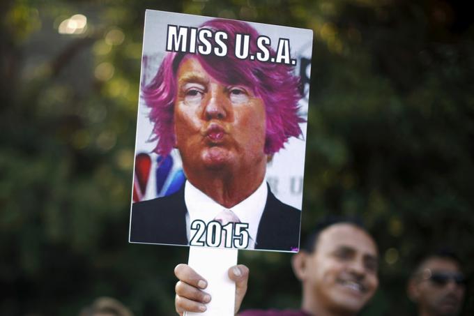 Uporabniki, ki Donalda Trumpa izkoriščajo kot neusahljiv vir za šale in politično satiro. Mednje spada večina liberalnih ameriških komikov, ki so prisotni na Twitterju.  | Foto: Reuters
