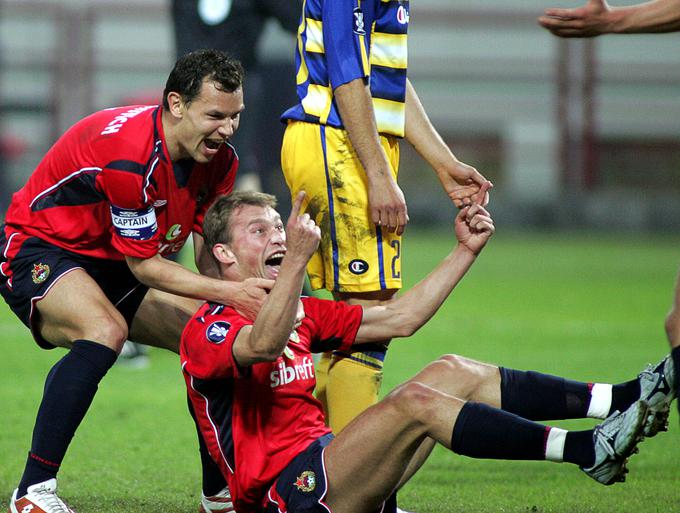 Sergej Ignaševič (levo), ki je v CSKA prišel zadnji, z Vasilijem Berezuckim (desno) igra od leta 2004. | Foto: Reuters