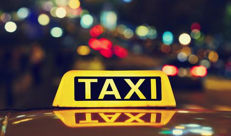 Taksisti tudi danes z opozorilno vožnjo v središču Ljubljane