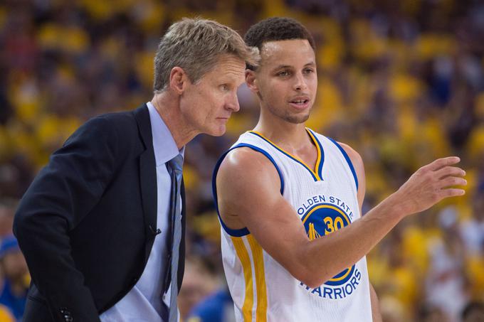 Steve Kerr in Stephen Curry nista preveč navdušena nad idejo, da bi Golden State Warriors odšli na sprejem v Belo hišo. | Foto: Reuters