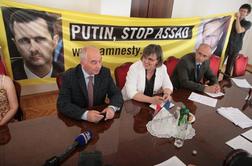 Amnesty International na ruskem veleposlaništvu protestirala zaradi Sirije