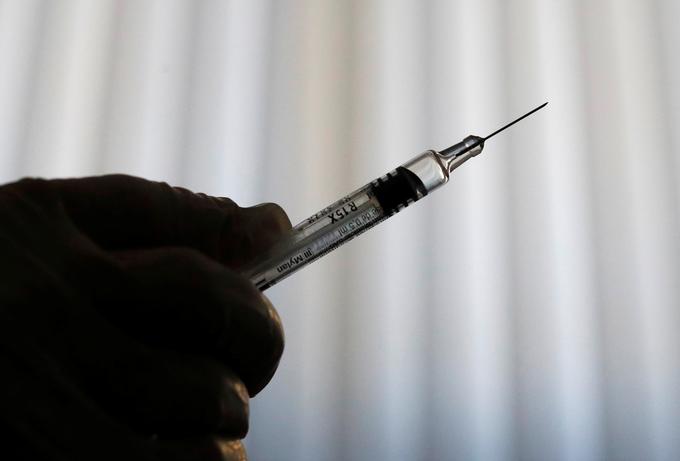 Po njihovih podatkih je bilo v letošnji sezoni proti gripi cepljenih 117.431 oseb. | Foto: Reuters