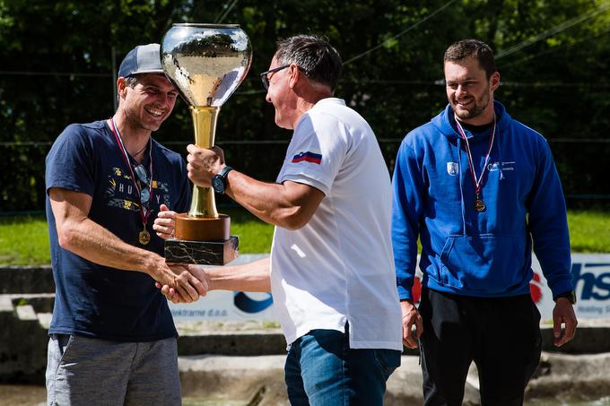 Veliki koronapokal je prejel Peter Kauzer. | Foto: Grega Valančič/Sportida