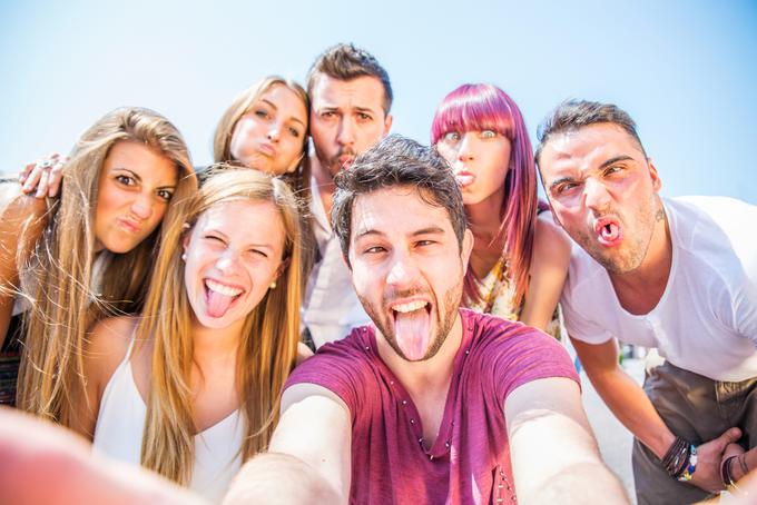 družba prijatelji selfie | Foto: Thinkstock