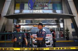 V nakupovalnem središču na Filipinih napadalec zajel več talcev