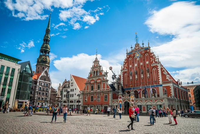 Med tranzicijskimi državami je največji skok v gospodarski razvitosti od leta 2000 uspel Latviji, a je tudi ta še daleč od Slovenije. Na fotografiji: glavno mesto Riga. | Foto: Guliverimage