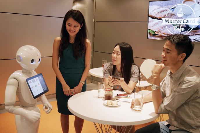 MasterCard, robot | Z robotom Pepperjem bo izkušnja nakupa še bolj prilagojena posamezniku. | Foto MasterCard