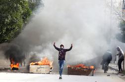 V Tuniziji po samosežigu novinarja izbruhnili protesti