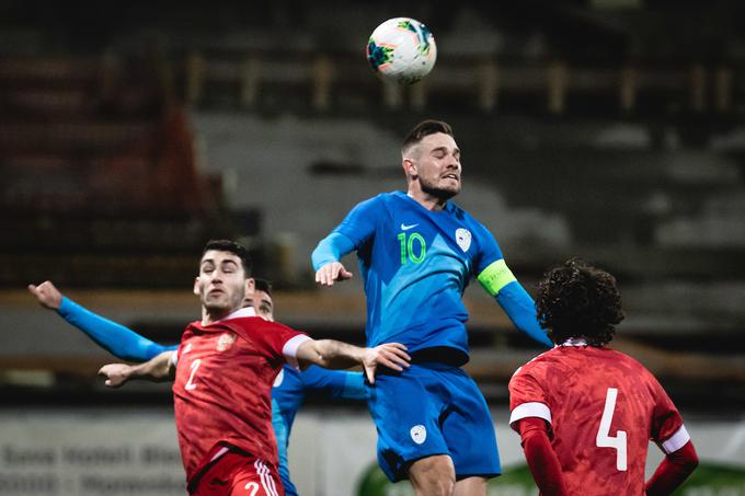 Elšnik je bil na zadnjih tekmah kapetan mlade reprezentance Slovenije. | Foto: Blaž Weindorfer/Sportida