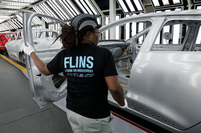 Ker so proizvodne kapacitete tovarne v Flinsu že povsem zapolnjene, je Renault del proizvodnje clia vrnil v novomeški Revoz. | Foto: Reuters