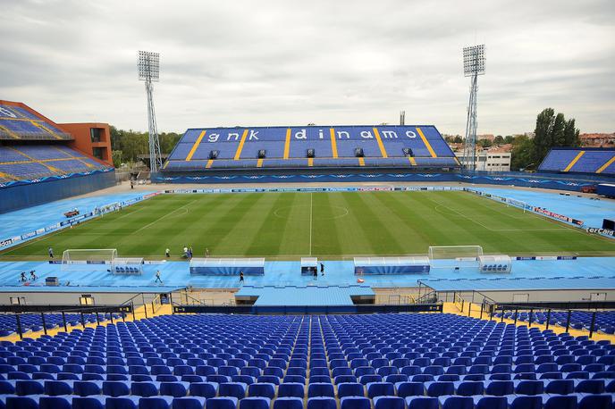 Maksimir | Neznanec je pred stadionom Maksimir podtaknil požar. | Foto Sportida