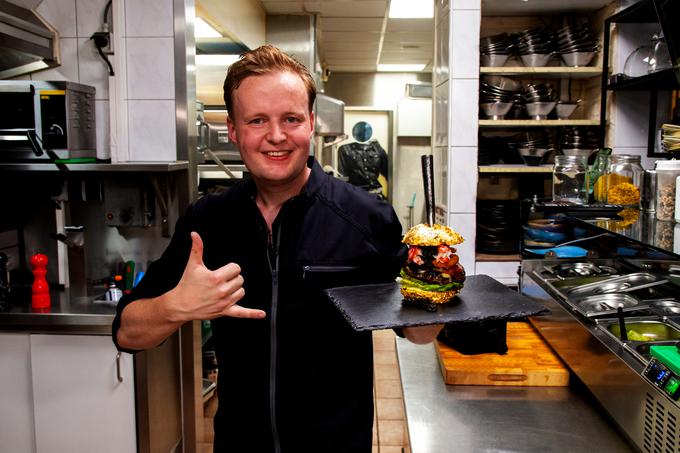 Kuharski mojster Robbert Jan de Veen se je izdelave najdražjega burgerja lotil med pandemijo. | Foto: Cover Images
