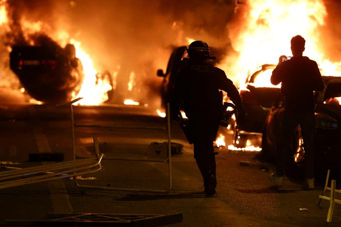 Spopadi s policijo pretresajo številna mesta in soseske po vsej Franciji. | Foto: Reuters