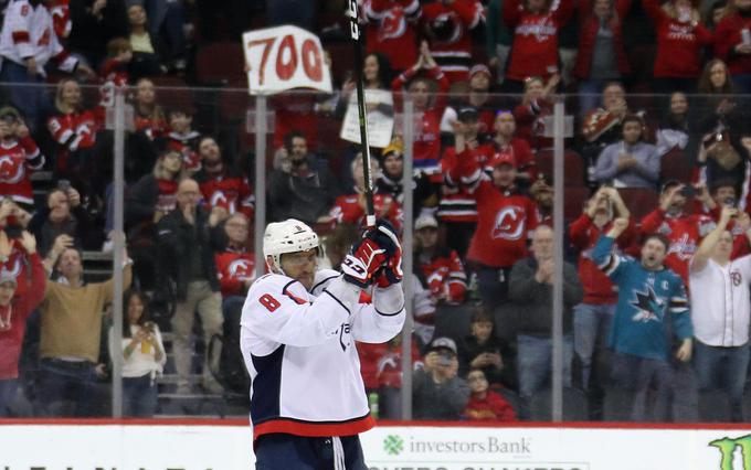 Aleksander Ovečkin je kot osmi hokejist v zgodovini dosegel 700 zadetkov v rednem delu lige NHL. | Foto: Getty Images