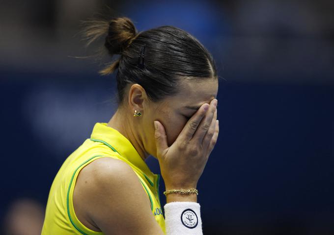 Ajla Tomljanović po prvem nizu ni mogla biti zadovoljna, saj je v deseti igri povsem popustila. | Foto: Reuters