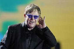 Neverjetno: Elton John najel hotelsko sobo za svoja očala