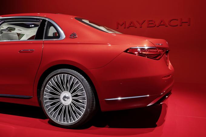 Maybach je dolg 5,4 metra, medosna razdalja je 18 centimetrov daljša kot pri razredu S s podaljšanim medosjem. | Foto: Mercedes-Benz