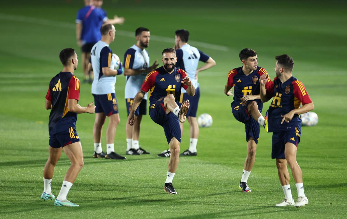 Španija trening | Španci se pripravljajo na tekmo s Kostariko v univerzitetnem kampusu v Dohi.   | Foto Reuters