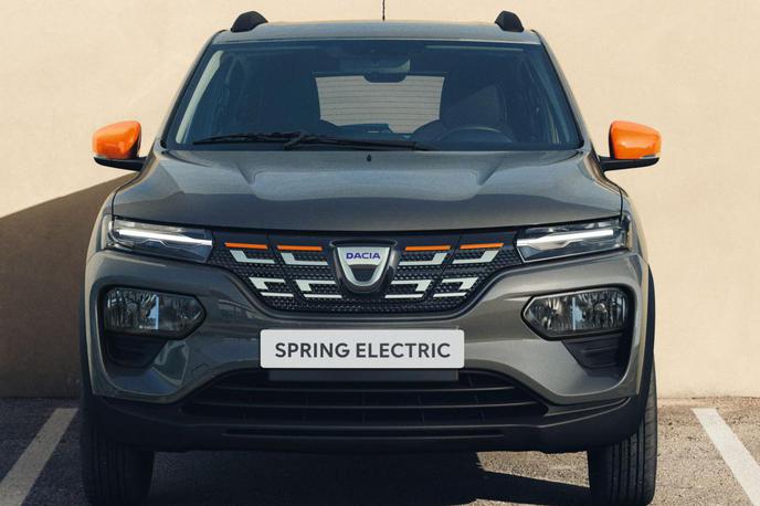 Dacia spring | Dacia bo električnega springa spomladi prihodnje leto najprej ponudila upraviteljem shem souporabe avtomobilov, jeseni 2021 pa bo na voljo tudi zasebnim kupcem. | Foto Dacia
