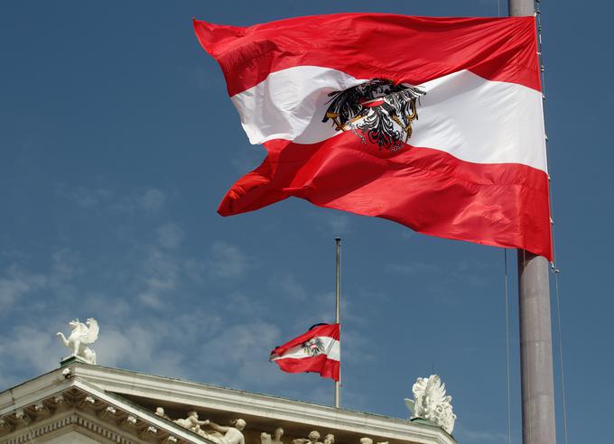 Če posameznik ne želi izgubiti avstrijskega potnega lista, mora pred pridobitvijo tujega državljanstva avstrijske oblasti zaprositi za ohranitev avstrijskega državljanstva. | Foto: Reuters