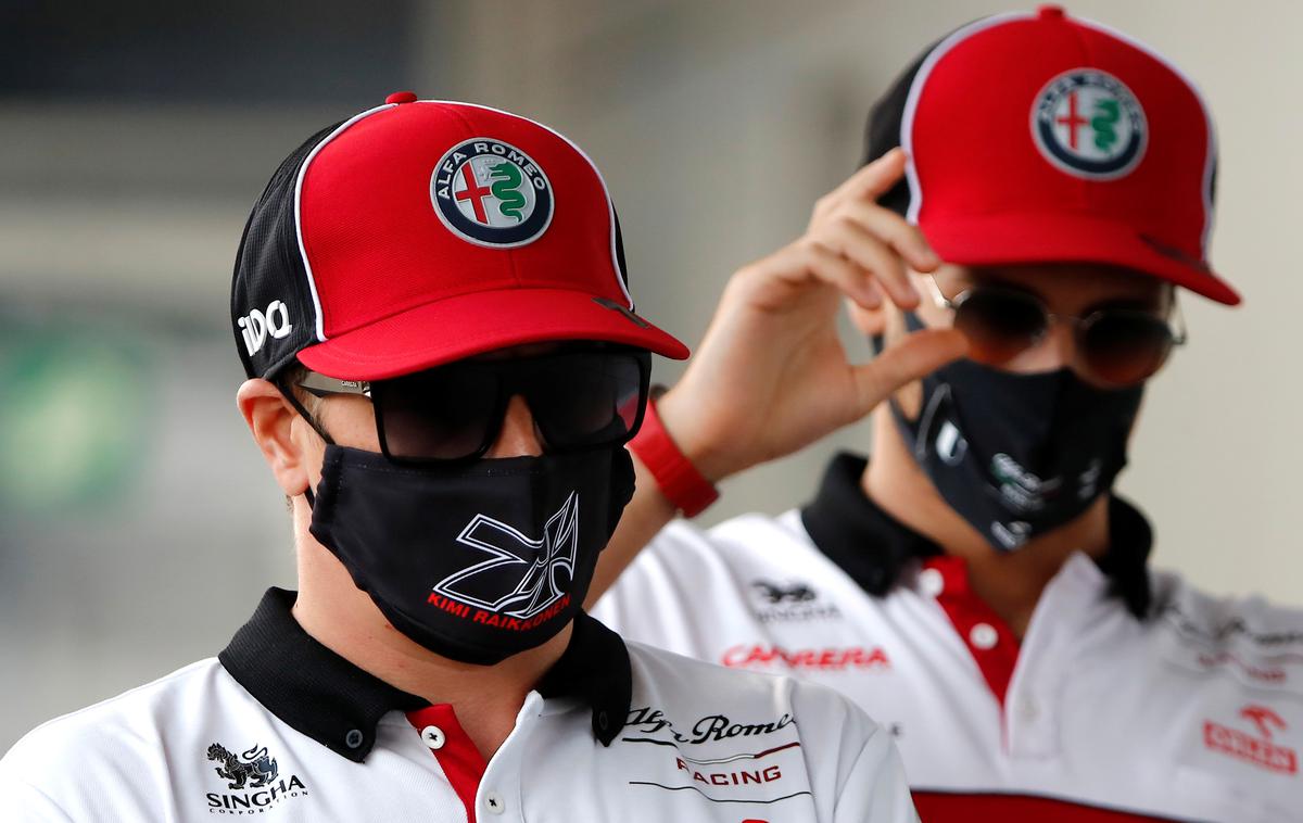Kimi Raikkonen | Alfa Romeo je eno redkih moštev, ki pred novo sezono ni spremenilo dirkaške zasedbe. Še naprej bosta za volanom izkušeni Finec Kimi Räikkönen ter Italijan Antonio Giovinazzi. | Foto Reuters