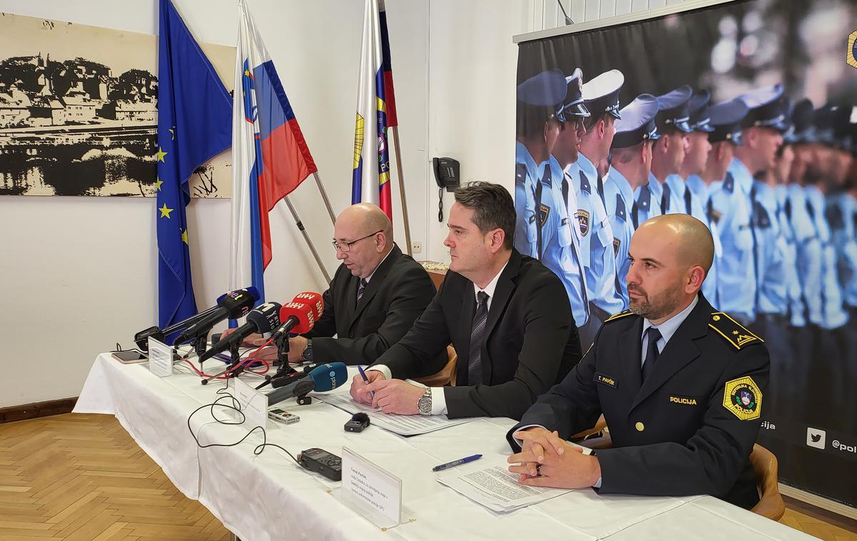 Policija MB | Novinarska konferenca v Mariboru, na kateri so predstavili dosežke mednarodne kriminalistične preiskave proti tihotapcem nezakonitih migrantov. | Foto PU Maribor