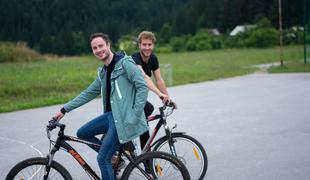 Genialna ideja Slovenca: s kolesarjenjem do brezplačne elektrike #video