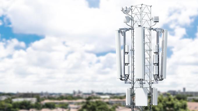 V idealnih razmerah (neobremenjene bazne postaje in ugodne radijske razmere) dosegajo omrežja 5G hitrosti poldrugega gigabita v sekundi v smeri do uporabnika. | Foto: Ericsson