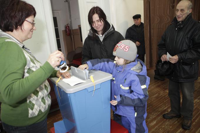 Tudi demografska sestava volivcev v Estoniji se po uvedbi e-volitev ni bistveno spremenila - zadnjih parlamentarnih volitev leta 2015 se je udeležilo samo sedem odstotkov volivcev, starih med 18 in 25 let (fotografija je simbolična).  | Foto: Reuters
