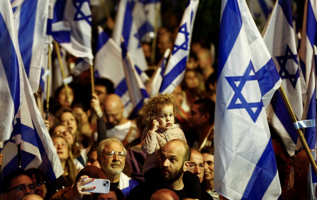 Protest v središču Tel Aviva | Izraelska televizija Channel 12 je ocenila, da se je sobotnega shoda udeležilo približno 150.000 ljudi, Channel 13 pa, da jih je bilo okoli 200.000. | Foto Reuters