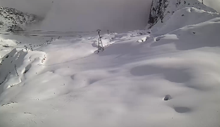 Na Kaninu v 12 urah zapadlo več kot pol metra snega