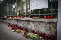 V spomin Navalnega sveče in cvetje tudi v Ljubljani #foto