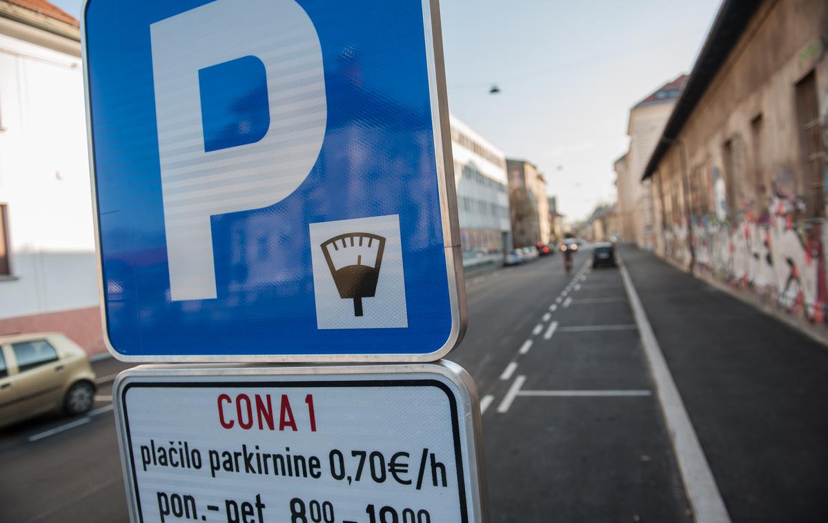 Parkirišče Ljubljana | Cena parkiranja bi se podražila za deset centov.  | Foto Bor Slana
