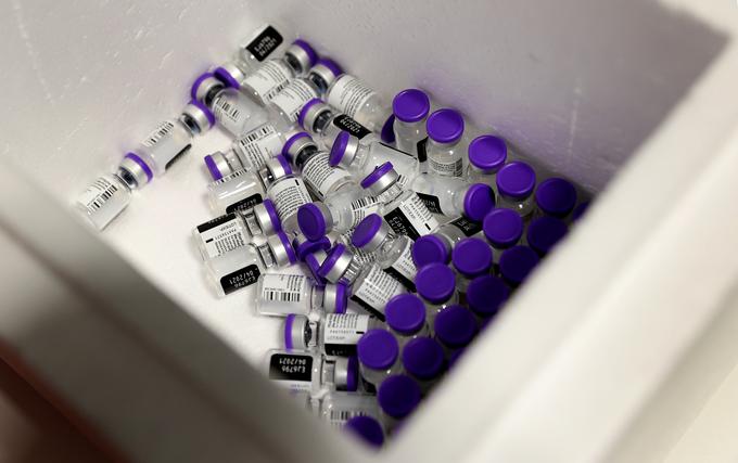 Danes se je po Sloveniji začelo cepljenje proti covid-19. | Foto: Reuters