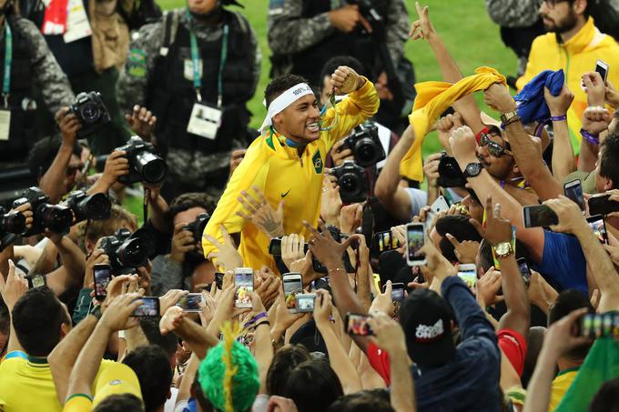 Superzvezdnik Neymar je brazilsko nogometno reprezentanco popeljal do olimpijskega zlata. | Foto: Getty Images