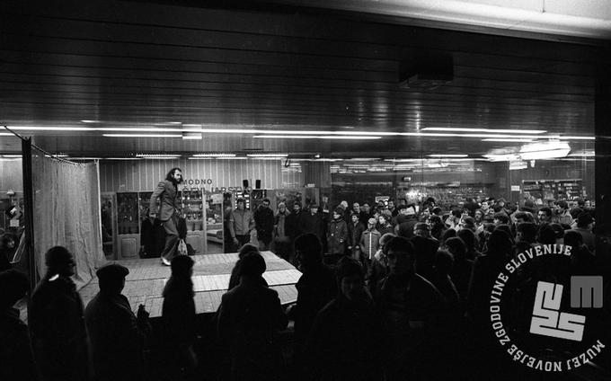 Ulično gledališče Pred razpadom leta 1981 med nastopom v podhodu Ajdovščina | Foto: 