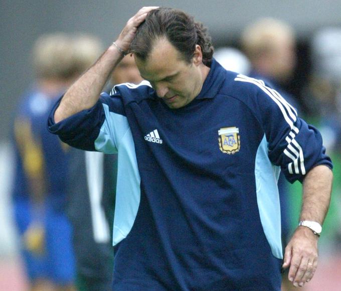 Z Argentino je s svetovnega prvenstva 2002 izpadel že po predtekmovanju, a vseeno obdržal službo. | Foto: Reuters