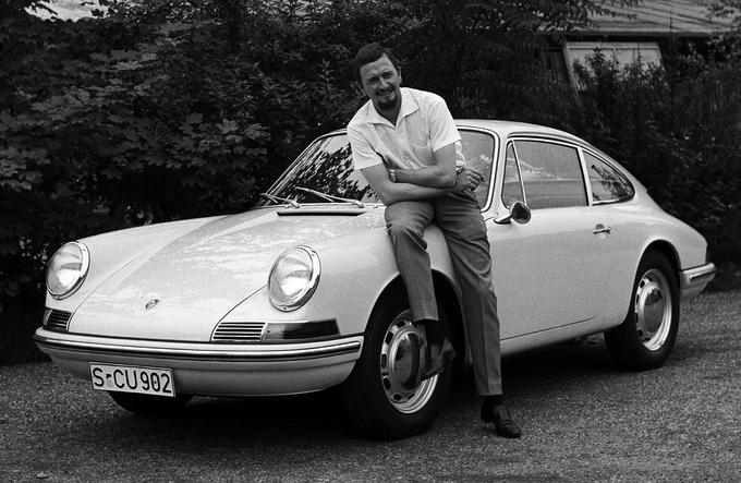 Porsche iz leta 1963, ko se je imenoval še 901. Toda ko je Porsche avtomobil pripeljal na salon v Parizu, so se temu imenu uprli pri Peugeotu. Sami so namreč že uporabljali oznake s tremi številkami in ničlo v sredini. Nemci so ničlo spremenili v enko in od takrat se ta model imenuje 911. Porsche je vseeno prodal več kot 80 avtomobilov z oznako 901. | Foto: Porsche